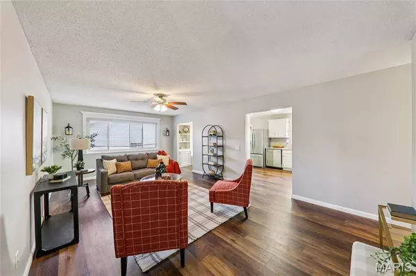 1111 Shadowoak DR, Ballwin, MO 63021