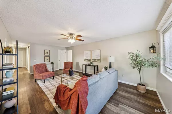 1111 Shadowoak DR, Ballwin, MO 63021