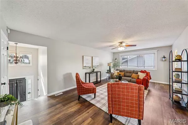 1111 Shadowoak DR, Ballwin, MO 63021