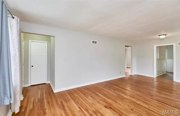 8370 Orchard AVE, University City, MO 63132