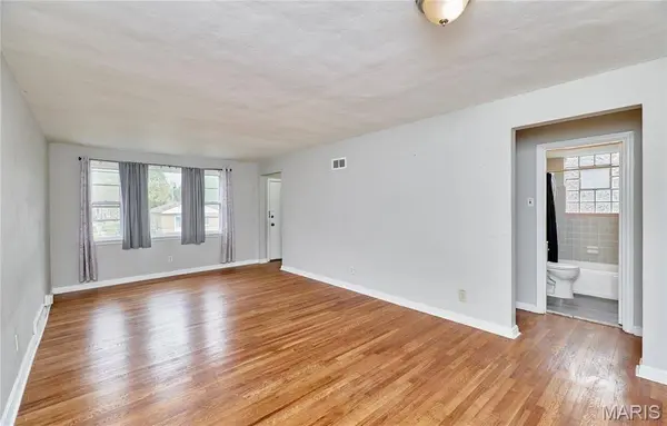 8370 Orchard AVE, University City, MO 63132