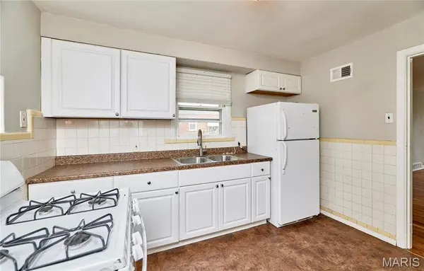 8370 Orchard AVE, University City, MO 63132