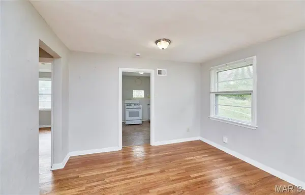 8370 Orchard AVE, University City, MO 63132