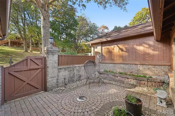 5414 Village Courtway LN, Mehlville, MO 63128