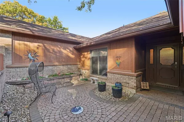 5414 Village Courtway LN, Mehlville, MO 63128