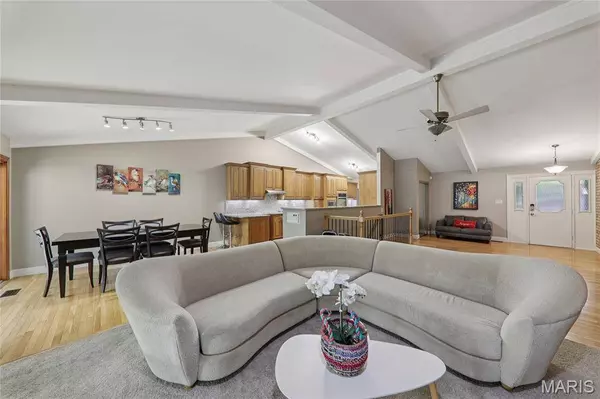 5414 Village Courtway LN, Mehlville, MO 63128