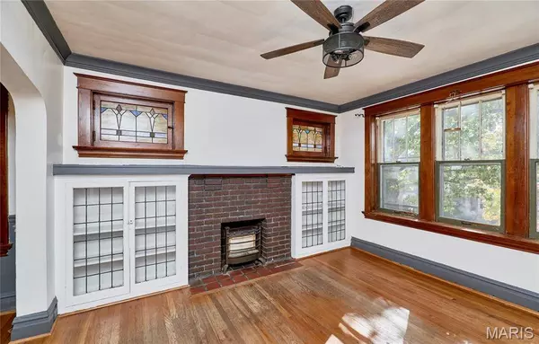 5009 Murdoch AVE, St Louis, MO 63109