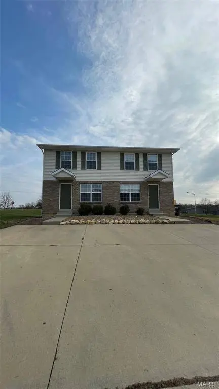 10-12 Kingston DR, Moscow Mills, MO 63362