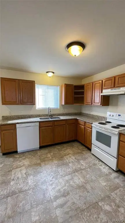 10-12 Kingston DR, Moscow Mills, MO 63362