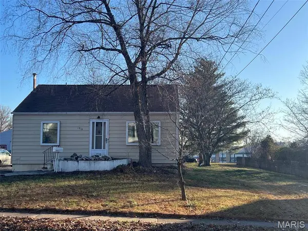 1210 Ruth DR, Kirkwood, MO 63122