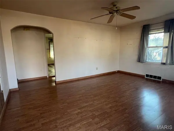 1210 Ruth DR, Kirkwood, MO 63122