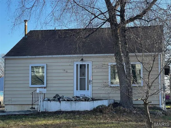 1210 Ruth DR, Kirkwood, MO 63122