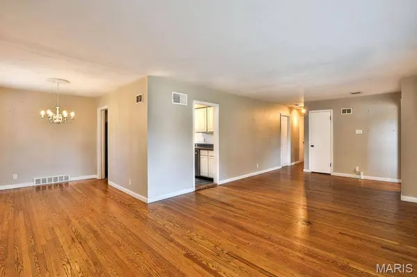 208 Huntleigh DR, St Louis, MO 63122