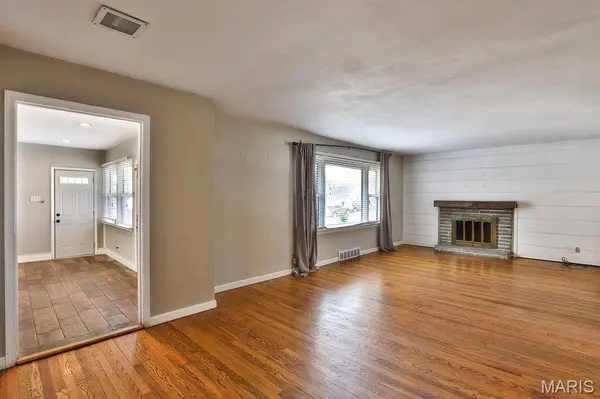 208 Huntleigh DR, St Louis, MO 63122