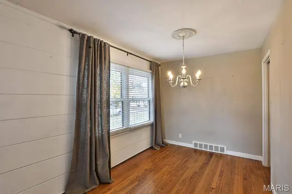 208 Huntleigh DR, St Louis, MO 63122