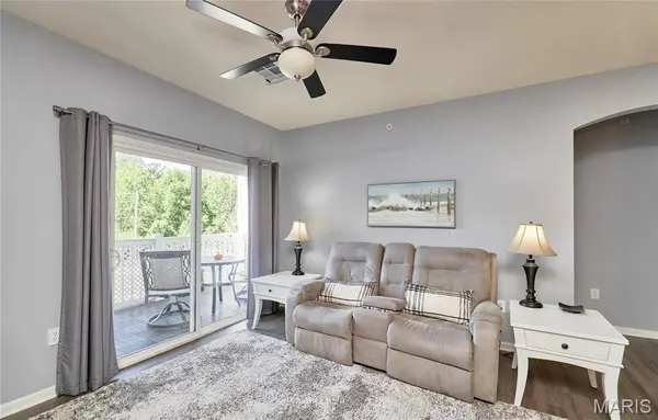 37 Kassebaum LN #203, St Louis, MO 63129