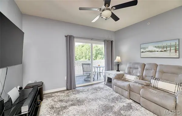 37 Kassebaum LN #203, St Louis, MO 63129