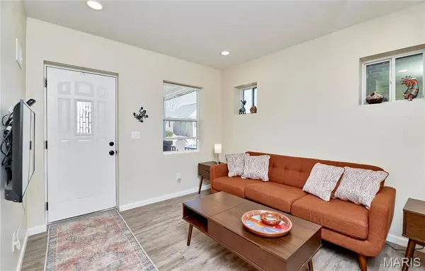 4132 Miami ST, St Louis, MO 63116