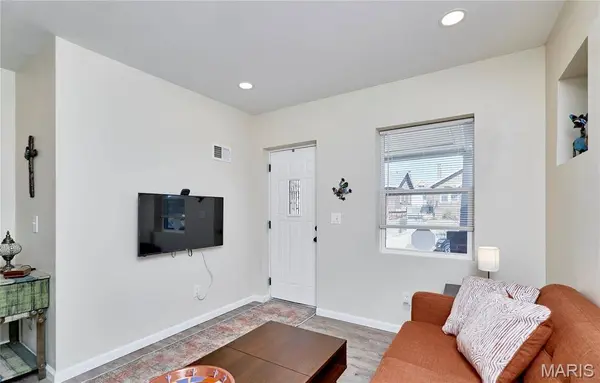 4132 Miami ST, St Louis, MO 63116