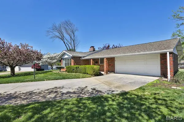 127 S Cardinal LN, St Charles, MO 63301