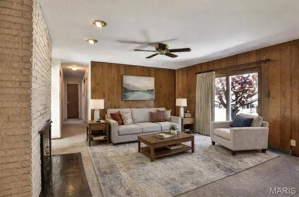 127 S Cardinal LN, St Charles, MO 63301