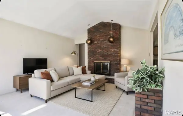 127 S Cardinal LN, St Charles, MO 63301