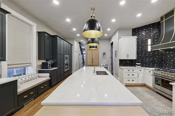 1804 Hickory ST, St Louis, MO 63104