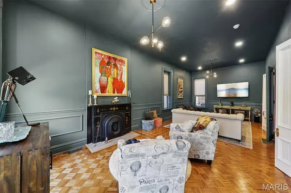 1804 Hickory ST, St Louis, MO 63104