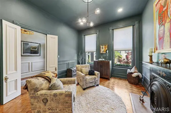 1804 Hickory ST, St Louis, MO 63104