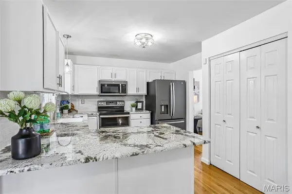 511 Winter Garden DR, Fenton, MO 63026