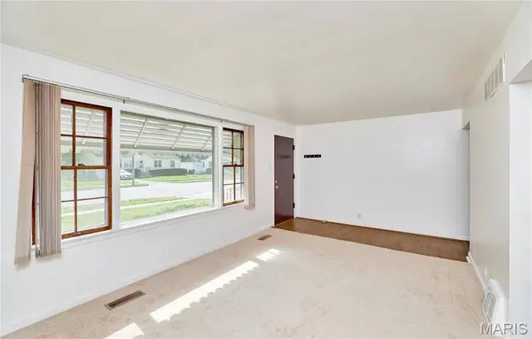 10075 Coburg Lands DR, St Louis, MO 63137