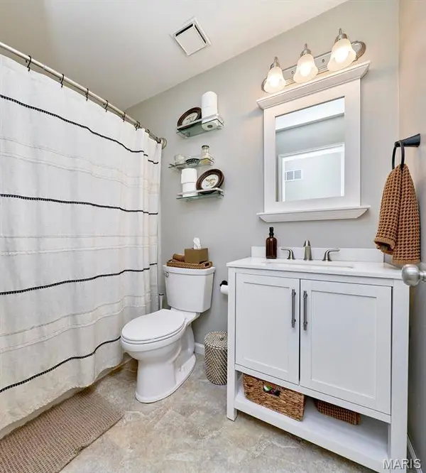 66 Jacqueline CIR, O'fallon, MO 63368