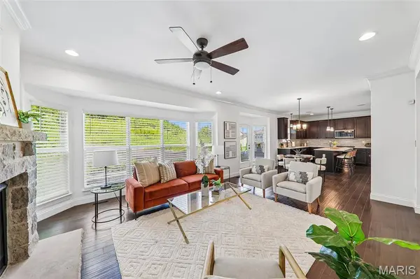 390 Timber Valley TRL, Fenton, MO 63026