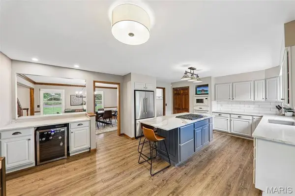 240 Whiting LN, Chesterfield, MO 63005