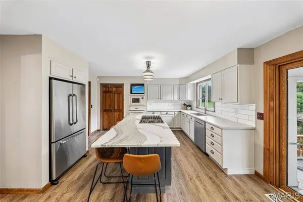 240 Whiting LN, Chesterfield, MO 63005
