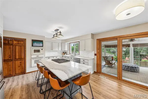 240 Whiting LN, Chesterfield, MO 63005