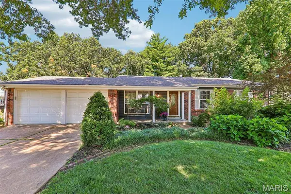 995 Century Oaks DR, Manchester, MO 63021