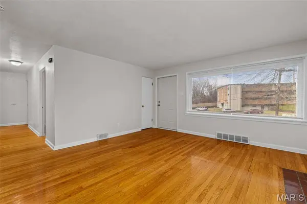 375 Adrian DR, St Louis, MO 63137