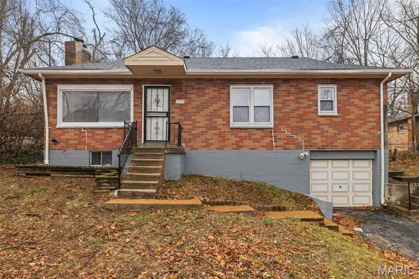 375 Adrian DR, St Louis, MO 63137