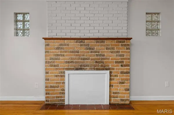 375 Adrian DR, St Louis, MO 63137