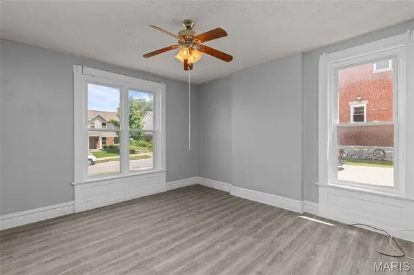 5866 Etzel AVE, St Louis, MO 63112