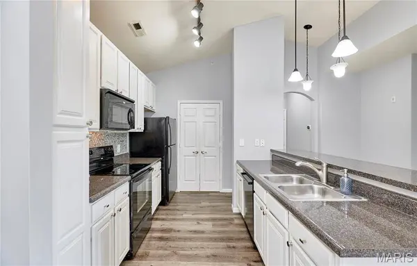 29 Kassebaum LN #307, Unincorporated, MO 63129
