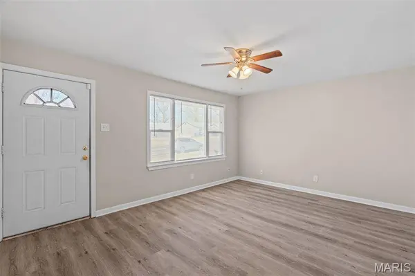 9750 Lorna LN, St Louis, MO 63136