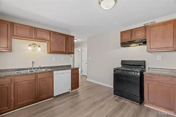 9750 Lorna LN, St Louis, MO 63136