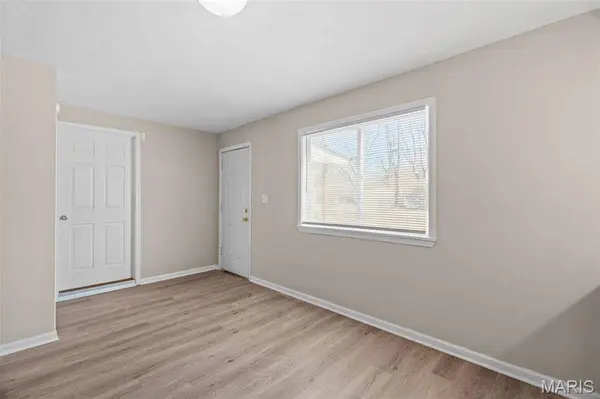 9750 Lorna LN, St Louis, MO 63136