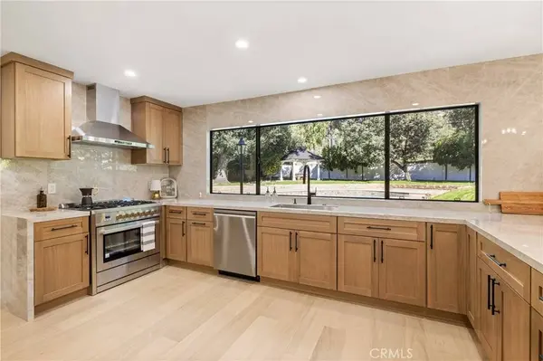 5340 Edgeware DR, Calabasas, CA 91301