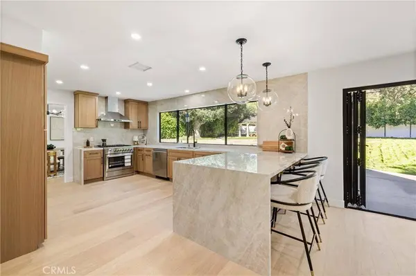 5340 Edgeware DR, Calabasas, CA 91301