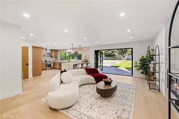 5340 Edgeware DR, Calabasas, CA 91301