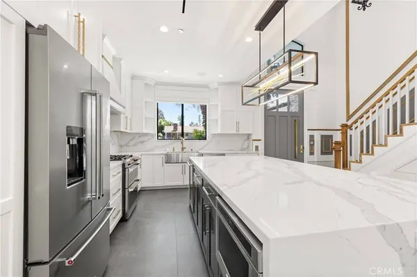 22121 Providencia, Woodland Hills, CA 91364