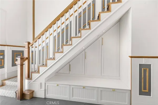 22121 Providencia, Woodland Hills, CA 91364